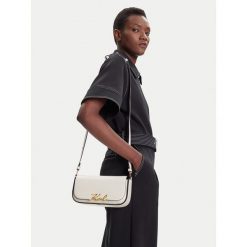 Torebka KARL LAGERFELD. Białe listonoszki damskie Karl Lagerfeld, bez wzorów, bez dodatków. Za 721.99 zł.