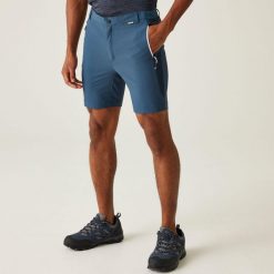 Spodenki Mountain Shorts II. Czarne szorty męskie Regatta, bez kołnierzyka. W wyprzedaży za 119.99 zł.