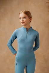 Dziecięca bluzka do jazdy konnej z długim rękawem Catty long Royal Blue. Niebieskie koszulki dziewczęce JD ATTACK, l, bez wzorów, z materiału, bez ramiączek. Za 199.00 zł.