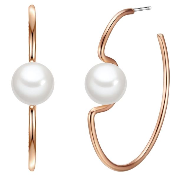 Lulu & Jane Stop metali Sztuczna perła Kolczyki koła 1 ct Damski. Białe kolczyki damskie Lulu & Jane, z perłą, pozłacane. Za 359.99 zł.