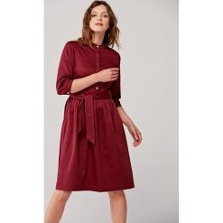 Sukienka Aglaia śliwkowa 32 fioletowy. Fioletowe sukienki damskie Marie Zélie, na imprezę, s, bez wzorów, z bawełny, bez kołnierzyka, bez ramiączek, plisowane. W wyprzedaży za 298.20 zł.