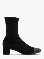 Czarne botki z lakierowanym noskiem. Czarne botki damskie Ryłko, z nubiku, z okrągłym noskiem, bez obcasa, na obcasie, bez zapięcia. Za 399.99 zł.