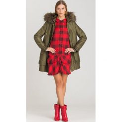 PARKA GUESS Z KAPTUREM. Zielone parki damskie Guess, l, z aplikacjami, z futra. Za 524.50 zł.