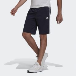 Spodenki rozgrzewające z 3 paskami adidas Essentials. Białe szorty męskie Adidas, l, na fitness i siłownię. Za 111.00 zł.