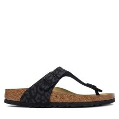 Japonki Birkenstock. Czarne klapki damskie Birkenstock, bez wzorów, bez obcasa. Za 449.99 zł.