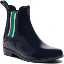 Kalosze LAUREN RALPH LAUREN - Tally II 802740795001 Navy. Niebieskie kalosze damskie Lauren Ralph Lauren, bez wzorów, z materiału. W wyprzedaży za 299.00 zł.