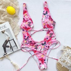 Jednoczęściowy strój kąpielowy z wycięciami na plażę i basen Rhonda. Stroje jednoczęściowe damskie Intica, m, bez wzorów. Za 129.00 zł.