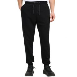 Spodnie męskie 4F CAS, regular fit, ściągacze u dołu nogawek. Czarne spodnie materiałowe męskie 4f, bez wzorów, klasyczne. Za 113.99 zł.