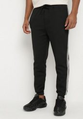 Czarne Spodnie Dresowe Typu Jogger z Lampasami Wileldi. Czarne spodnie dresowe męskie Born2be, bez wzorów, z dresówki. Za 49.99 zł.