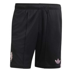 Spodenki wyjazdowe Juventus 26/27. Czarne szorty męskie Adidas, bez wzorów, z dzianiny, klasyczne. Za 266.97 zł.