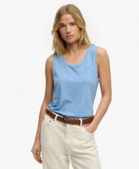Superdry top z okrągłym dekoltem bawełna-lyocell w kroju relaxed – BLUEBELL. Niebieskie topy sportowe damskie Superdry., na lato, bez wzorów, z bawełny, bez ramiączek. Za 107.80 zł.