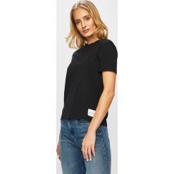 Calvin Klein Jeans - Top. Czarne topy damskie Calvin Klein Jeans, l, z aplikacjami, z bawełny, bez kołnierzyka. W wyprzedaży za 129.90 zł.