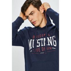 Mustang - Bluza. Niebieskie bluzy z kapturem męskie Mustang, l, z bawełny. W wyprzedaży za 139.90 zł.