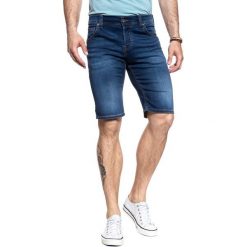 SPODENKI MUSTANG Chicago Short DENIM BLUE 1008363 5000 682. Niebieskie szorty męskie Mustang, z denimu, bez kołnierzyka. Za 159.99 zł.