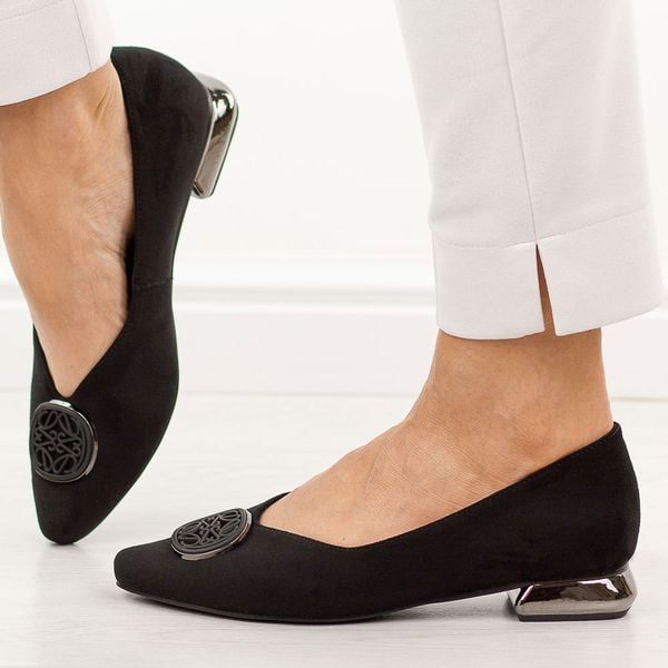 Czarne baleriny damskie na obcasie Potocki 12808. Czarne baleriny damskie POTOCKI, z aplikacjami, z jeansu, bez obcasa, na obcasie. Za 189.00 zł.