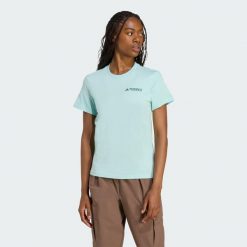 Koszulka Terrex Graphic. Niebieskie bluzki damskie Adidas, bez wzorów, z bawełny, sportowe, bez kołnierzyka, bez ramiączek. Za 149.00 zł.