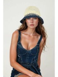 Lucky Bees Kapelusz przeciwsłoneczny w kolorze kremowo-niebieskim rozmiar: onesize. Brązowe kapelusze damskie Lucky Bees, bez wzorów, z materiału. Za 73.99 zł.