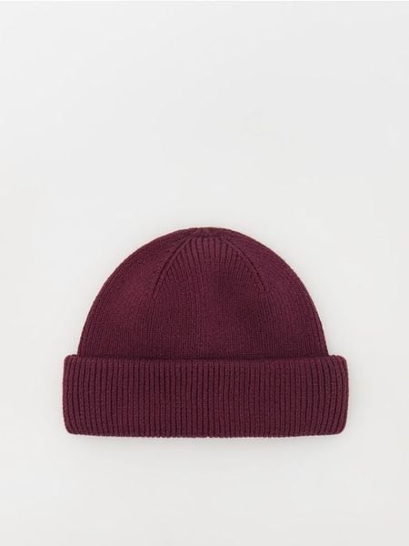 Bawełniana czapka beanie - bordowy. Czerwone czapki męskie Reserved, bez wzorów, z bawełny. W wyprzedaży za 15.99 zł.