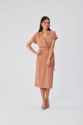 Elegancka sukienka ołówkowa z kołnierzem różana. Czerwone sukienki damskie Stylove, do pracy, l, bez wzorów, z elastanu, biznesowe, bez kołnierzyka, bez ramiączek, midi, dopasowane. Za 349.00 zł.