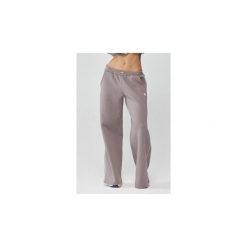 Damskie spodnie sportowe oversize Rough Radical Trip Joggers. Brązowe spodnie dresowe damskie ROUGH RADICAL, bez wzorów. W wyprzedaży za 169.99 zł.