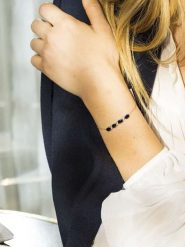 DIAMOND & CO Złota bransoletka "Baru" z diamentami rozmiar: onesize. Niebieskie bransoletki damskie Diamond & Co, złote. Za 1,283.99 zł.