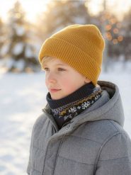 Komin prążkowany ze wzorem - granatowy. Niebieskie szaliki dziecięce Sinsay, prążkowane, bez ramiączek. Za 15.99 zł.