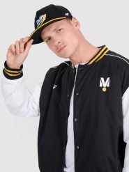 4F Czapka z daszkiem trucker snapback 4F x Drift Masters - czarna S/M. Czarne czapki z daszkiem damskie 4f, bez wzorów, z bawełny. Za 129.99 zł.