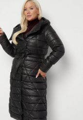Czarna Pikowana Kurtka z Kapturem i Dwustronnym Suwakiem Wiązana w Pasie Tatida. Czarne kurtki damskie Born2be, na zimę, plus size, bez wzorów, z jeansu, z kapturem. Za 244.99 zł.