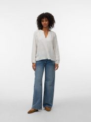 Vero Moda Bluzka w kolorze białym rozmiar: M. Białe bluzki damskie Vero Moda, m, bez wzorów, z bawełny, bez kołnierzyka, bez ramiączek. Za 93.07 zł.