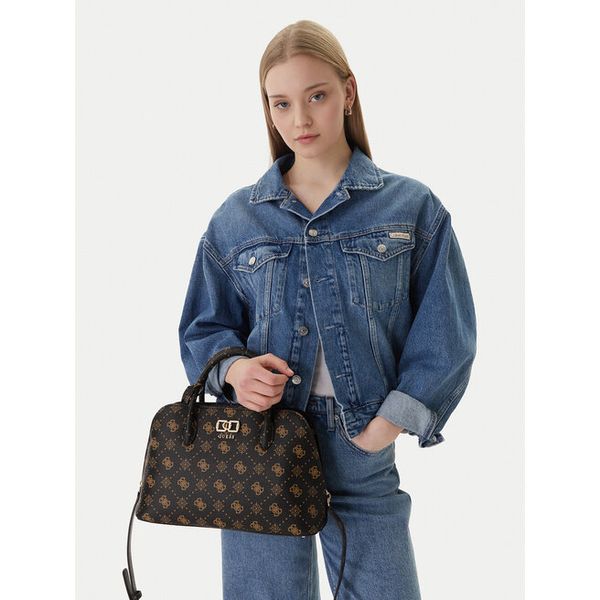 Torebka Guess. Czerwone torebki klasyczne damskie Guess, z aplikacjami, bez dodatków. Za 584.99 zł.