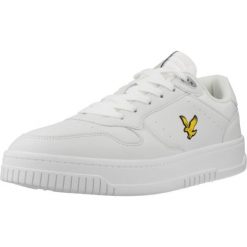 Buty LYLE&SCOTT ANDREW005 Biały. Białe buty trekkingowe męskie LYLE AND SCOTT, ze skóry, bez zapięcia, trekkingowe. Za 397.99 zł.