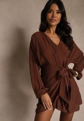 Brązowa Kopertowa Sukienka z Wiskozy z Bufiastymi Rękawami Wiązana w Talii Anevra. Brązowe sukienki damskie Renee, na co dzień, l, bez wzorów, z poliesteru, bez kołnierzyka, bez ramiączek, mini, kopertowe. Za 149.99 zł.