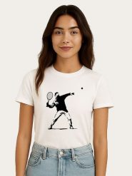 WOOOP Koszulka "Banksy Tennis" w kolorze białym rozmiar: S. Białe t-shirty damskie Wooop, s, bez wzorów, z bawełny, bez kołnierzyka. Za 56.99 zł.