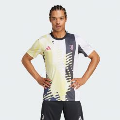 Koszulka Juventus 24/25 Pre-Match. Czarne t-shirty sportowe męskie Adidas, xl, z materiału, bez ramiączek, do piłki nożnej. W wyprzedaży za 230.30 zł.