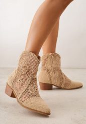 Ciemnobeżowe Ażurowe Botki Kowbojki VICES na Niskim Obcasie Azimessa. Brązowe botki damskie Born2be, z jeansu, biznesowe, bez obcasa, na obcasie, bez zapięcia. Za 149.99 zł.