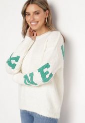 Jasnobeżowy Sweter Ozdobiony Naszywkami z Wełną Zivila. Brązowe swetry klasyczne damskie Born2be, z jeansu, bez kołnierzyka. Za 159.99 zł.