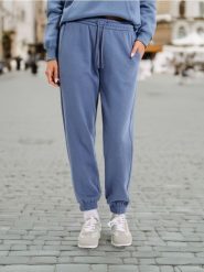 Spodnie dresowe - niebieski. Niebieskie spodnie sportowe damskie Sinsay, l, z dresówki. Za 25.99 zł.
