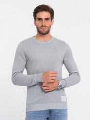 Sweter męski z teksturą i półokrągłym dekoltem - jasnoszary V5 OM-SWSW-0104 - XXL. Szare swetry męskie Ombre Clothing, m, z aplikacjami, z bawełny, bez kołnierzyka. W wyprzedaży za 59.99 zł.