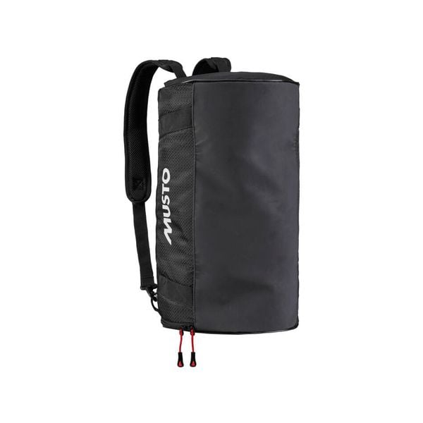 Torba podróżna Musto Ess 30L. Czarne torebki klasyczne damskie Musto, bez wzorów, bez dodatków. Za 369.99 zł.