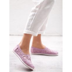 Fioletowe Tenisówki Newborn. Fioletowe trampki i tenisówki damskie Born2be, w ażurowe wzory. Za 29.99 zł.