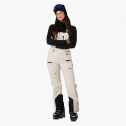 Spodnie narciarskie kobiece Swedemount Lofoten 3L Shell Bib Pants II wodoodporne. Szare spodnie materiałowe damskie SWEDEMOUNT, bez wzorów, sportowe. W wyprzedaży za 672.00 zł.