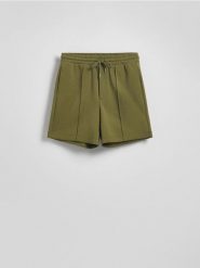 Szorty comfort z przeszyciami - jasny zielony. Zielone szorty męskie Reserved, z bawełny, bez kołnierzyka. W wyprzedaży za 49.99 zł.
