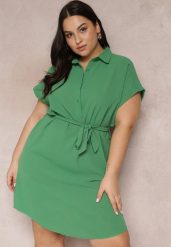 Zielona Sukienka Koszulowa Wiązana w Pasie z Krótkimi Rękawami Wellwood. Zielone sukienki damskie Renee, na imprezę, na lato, l, bez wzorów, z tkaniny, bez kołnierzyka, plus size, bez ramiączek, midi, koszulowe. W wyprzedaży za 62.99 zł.