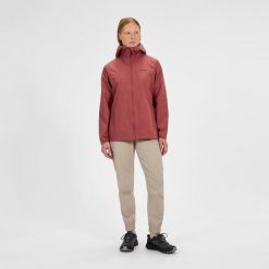 Kurtka przeciwdeszczowa damska Berghaus Deluge Pro 3.0 Jacket. Czerwone kurtki przeciwdeszczowe damskie Berghaus, xs, bez kaptura. Za 555.49 zł.