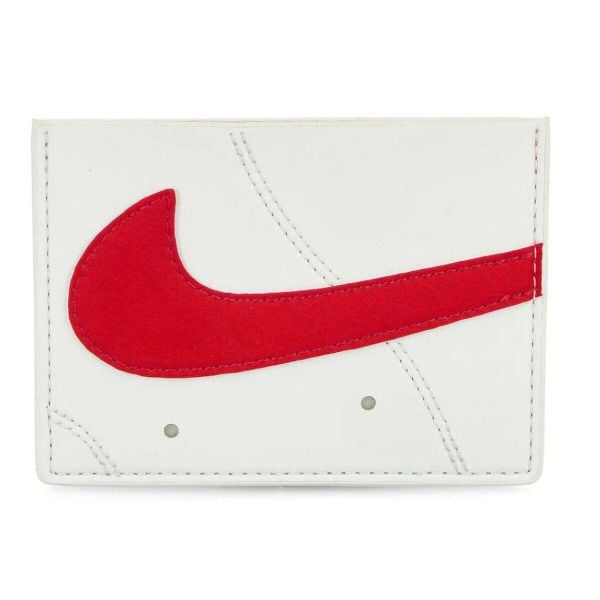 Portfel Męski Nike NIKE ICON AIR FORCE 1 CARD WALLET N1009738173 173 Biały. Białe portfele męskie Nike, bez wzorów. Za 119.99 zł.