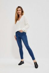 Jeansy skinny ze średnim stanem ciemnoniebieskie. Niebieskie jeansy damskie MOODO. W wyprzedaży za 44.99 zł.