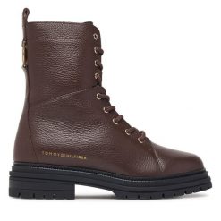 Trzewiki Tommy Hilfiger. Brązowe botki damskie Tommy Hilfiger, bez obcasa, na płaskiej podeszwie, bez zapięcia. Za 799.99 zł.