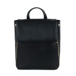 Plecak damski miejski z wykończeniem saffiano F30 SERANO czarny. Czarne plecaki damskie bez wzorów, ze skóry ekologicznej, eleganckie. Za 72.99 zł.