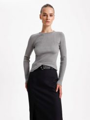 BGN Sweter w kolorze szarym rozmiar: 36. Szare swetry klasyczne damskie BGN, bez kołnierzyka. Za 118.56 zł.