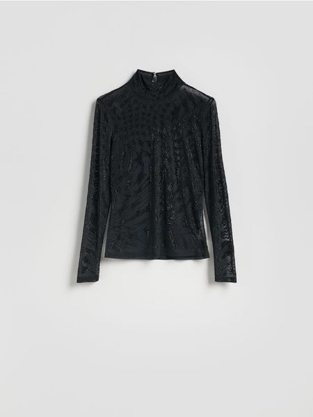 Golf z ozdobną aplikacją - czarny. Czarne golfy damskie Reserved, l, z aplikacjami, z dzianiny, bez ramiączek. W wyprzedaży za 159.99 zł.